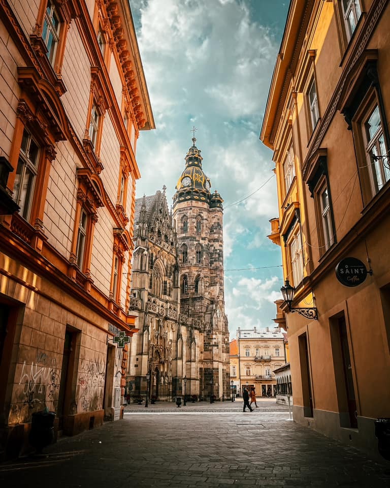 kosicednes's tweet image. Z ktorej uličky v Košiciach sa vám naskytne takýto pohľad? 😍

📸 Miriama Bittner

#kosicednes #kosice instagr.am/p/C33Dbiev0kY/