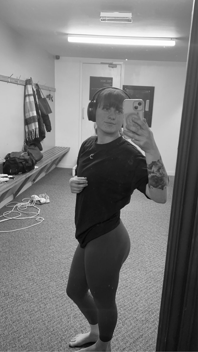 ploughing_pixie's tweet image. Glutes are coming in now

Who likes muscle mommy’s? That’s what I aim to become 💪