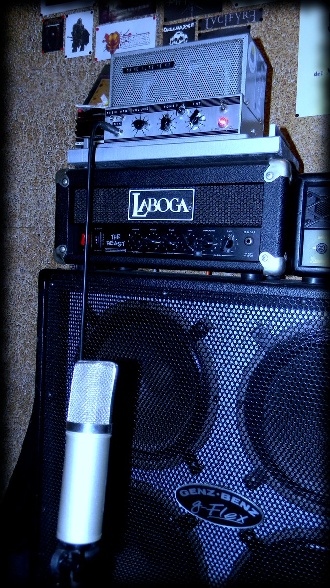 Reamping #MJM part II. A pure valve #geloso , into a 4x12 #genzbenz , miked with a #joemeek JM47. #Groove #funk #groovemetal #reamping #vintageamp #Production #theextremeway