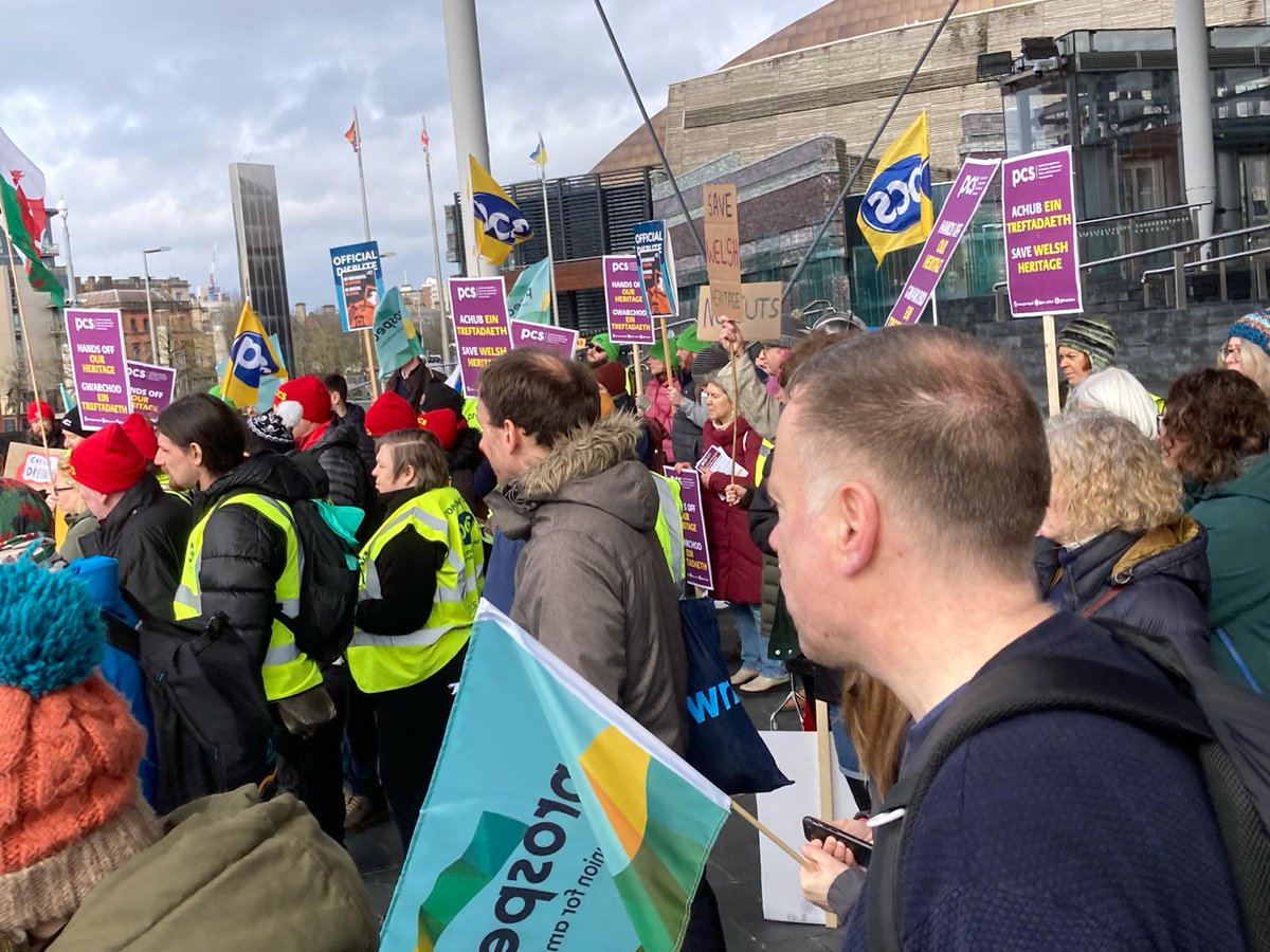 Diolch everyone for the support at the protest outside the Senedd today. 
Devastating cuts to Welsh heritage <a href="/AmgueddfaCymru/">Amgueddfa Cymru | Museum Wales</a> <a href="/RCAHMWales/">CBHC / RCAHMW</a>
 <a href="/NLWales/">National Library of Wales</a> are happening now  and frighteningly fast.
URGENT - SIGN AND SHARE THE PETITION NOW  petitions.senedd.wales/petitions/2460…