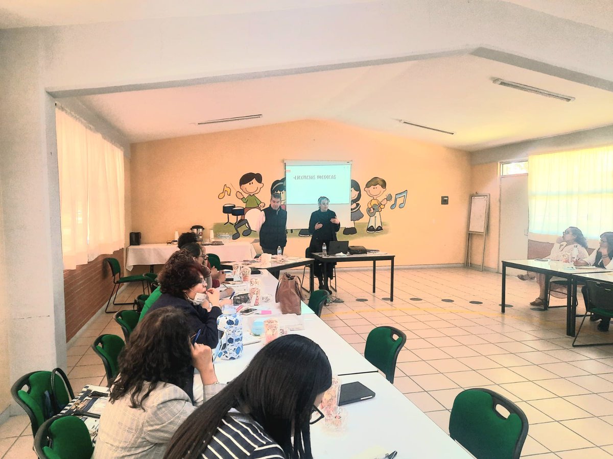 SREBEcatepec's tweet photo. Se realizaron reuniones de carácter administrativo con responsables de los movimientos de personal de todas las supervisiones escolares, con la finalidad de unificar criterios y mejorar los procesos en esta materia.
#ElPoderDeServir 
@arturougaldea_ https://t.co/bYs5GzS93o