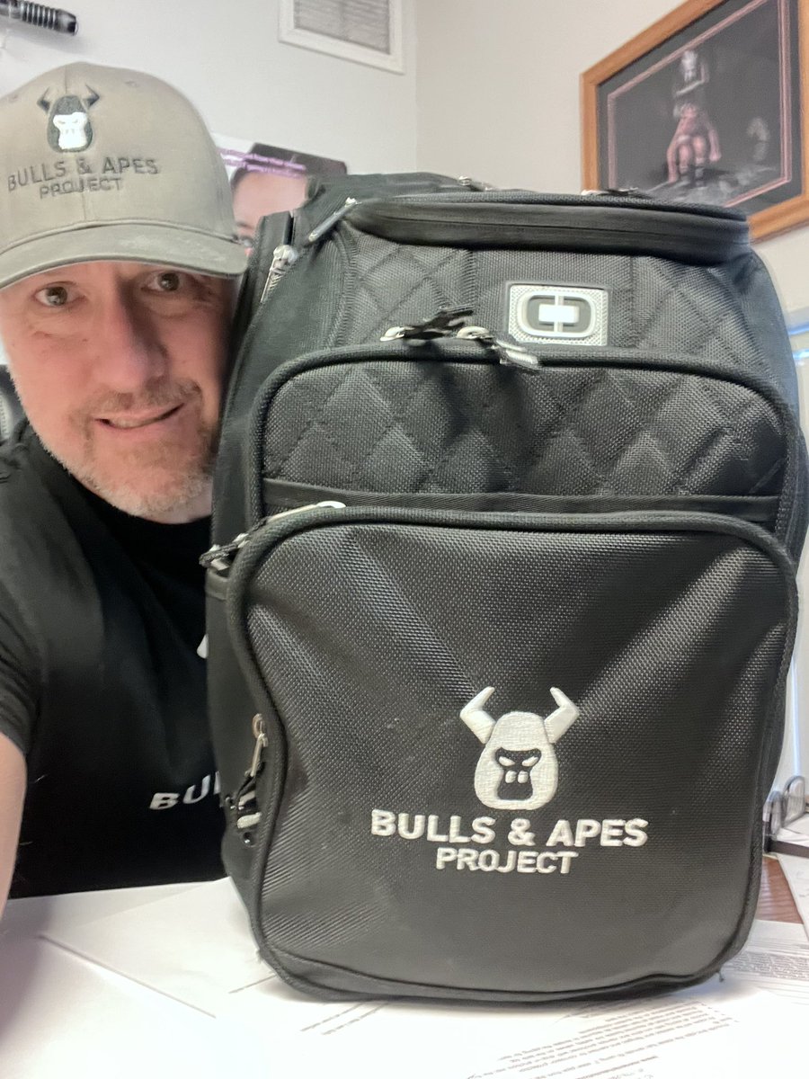 Love repping my <a href="/BullsApesProj/">Bulls and Apes Project</a> in IRL. I take them everywhere!

#AToD