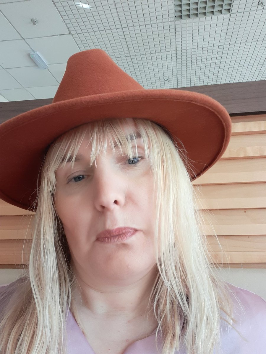Flapper80's tweet photo. Looking good, after a great weekend. 
New pics coming soon with me weather a red hot basque.    Manyvids/Flapper80            XX  💋 https://t.co/9LFpGEbiee
