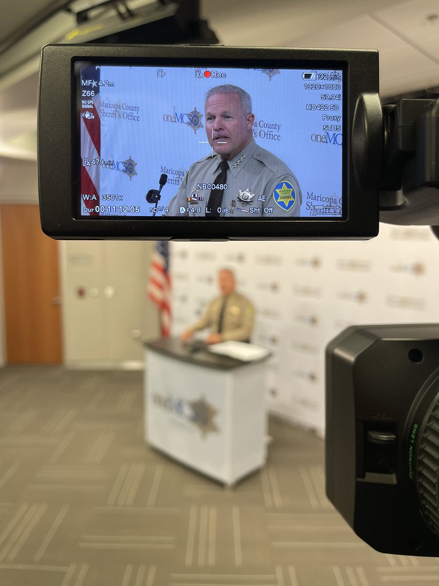 El recién juramentado alguacil del condado de Maricopa Russ Skinner está llevando a cabo una conferencia de prensa donde está hablando del rumbo que tomará el departamento bajo su mandato. Los detalles por <a href="/TelemundoAZ/">Telemundo Arizona</a>