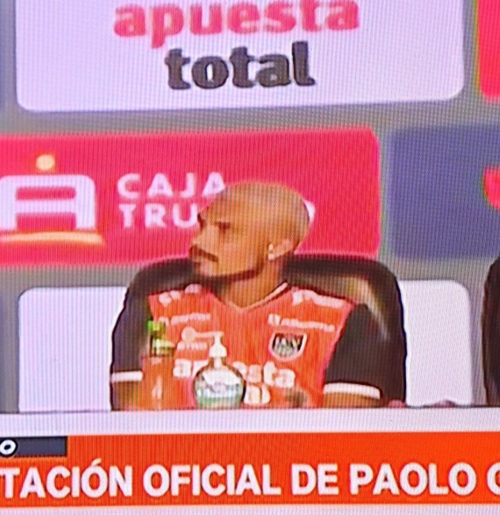 * Acuña dando un discurso * 
Paolo Guerrero: Porque acepte esta hvda