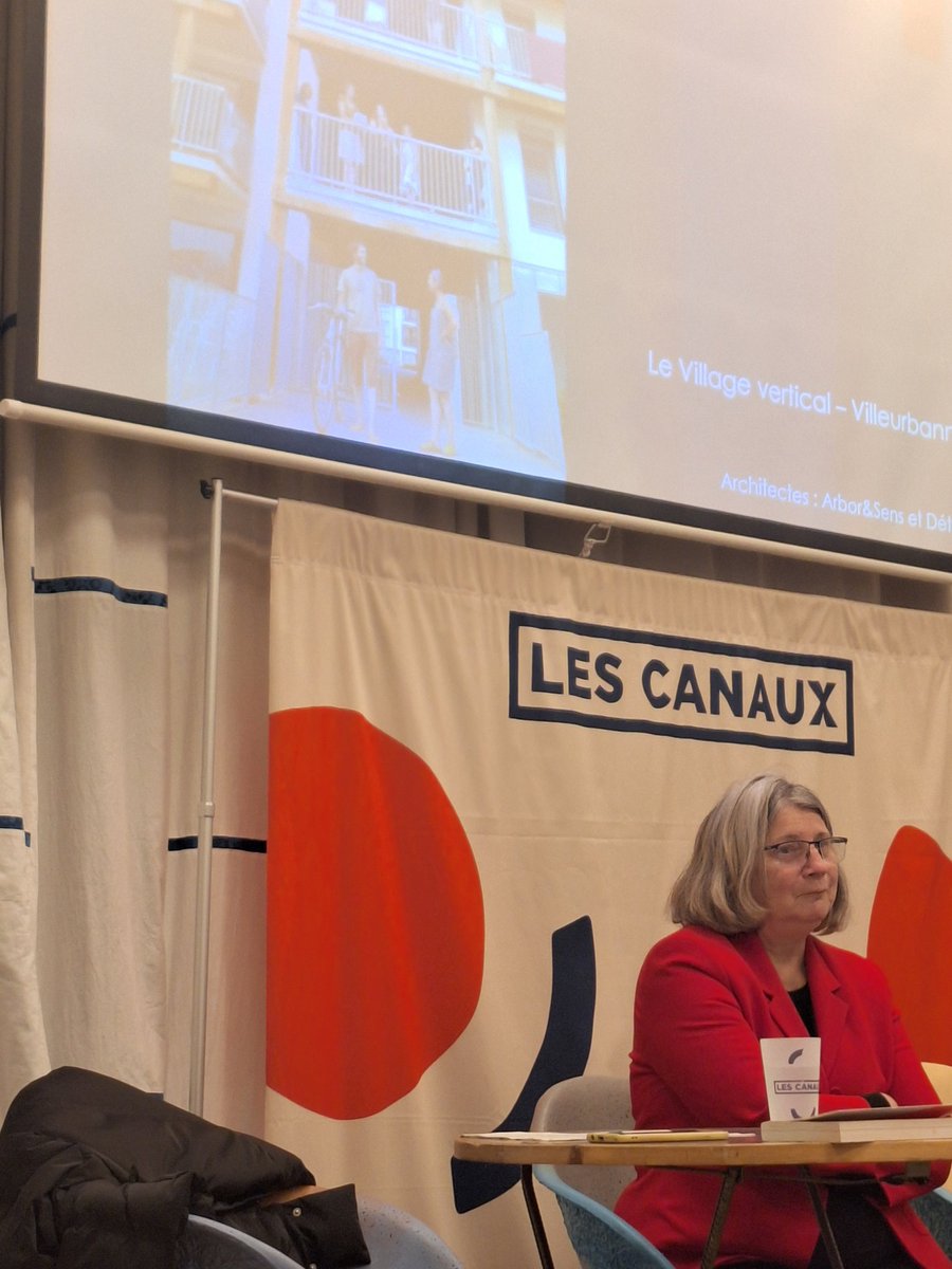 En direct @Les_Canaux , présentation et débat autour du livre d'Isabelle @Isareylef aux éditions de @Ruedelechiquier : ' ça fait 40 ans que j'observe la politique #logement en France (...) j'avais envie de voir les solutions proposées chez nos voisins'