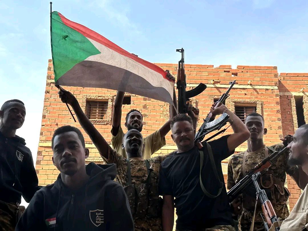 SamuoraiJ's tweet photo. هم فتية لا ترى من بينهم عوجاً 
من داخل سوق أمدرمان مرابطي هيئة العمليات
امن ياجن🔥🔥🔥
#بل_بس
#جيش_قوقو
#امن_ياجن
#الخرطوم_مقبرة_الجنجويد
#معركة_الكرامة https://t.co/RKtZklCE42