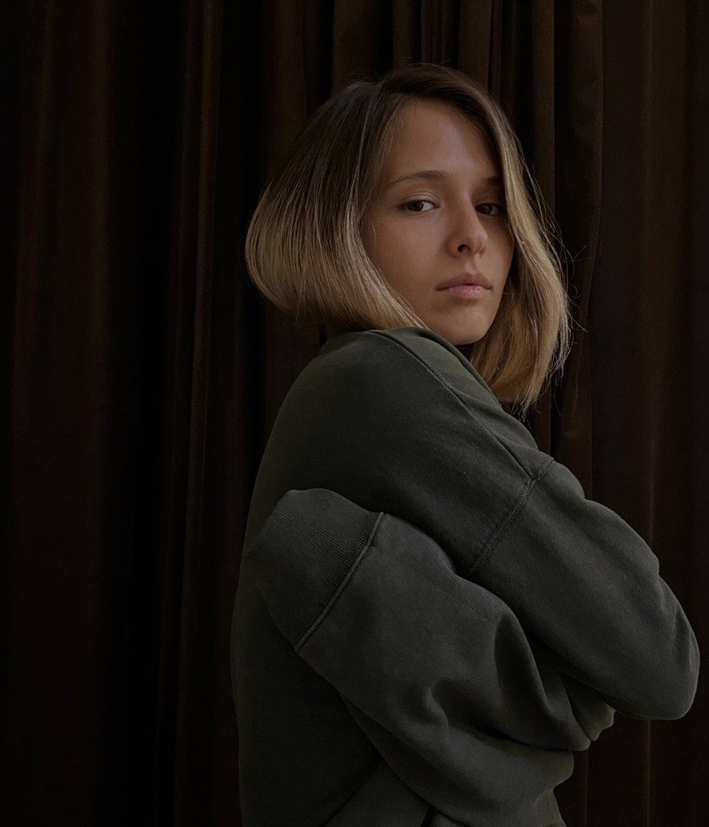 ⠀⠀⠀⠀⠀⠀⠀⠀
в моменте вдруг пришло осознание, что этот вечер способны сделать лучше баночка шоколадного мороженого и сухое полусладкое. как видите, я уже на полпути.
будущий глоток за ваше ментальное здоровье. 

⠀⠀⠀⠀⠀⠀⠀⠀