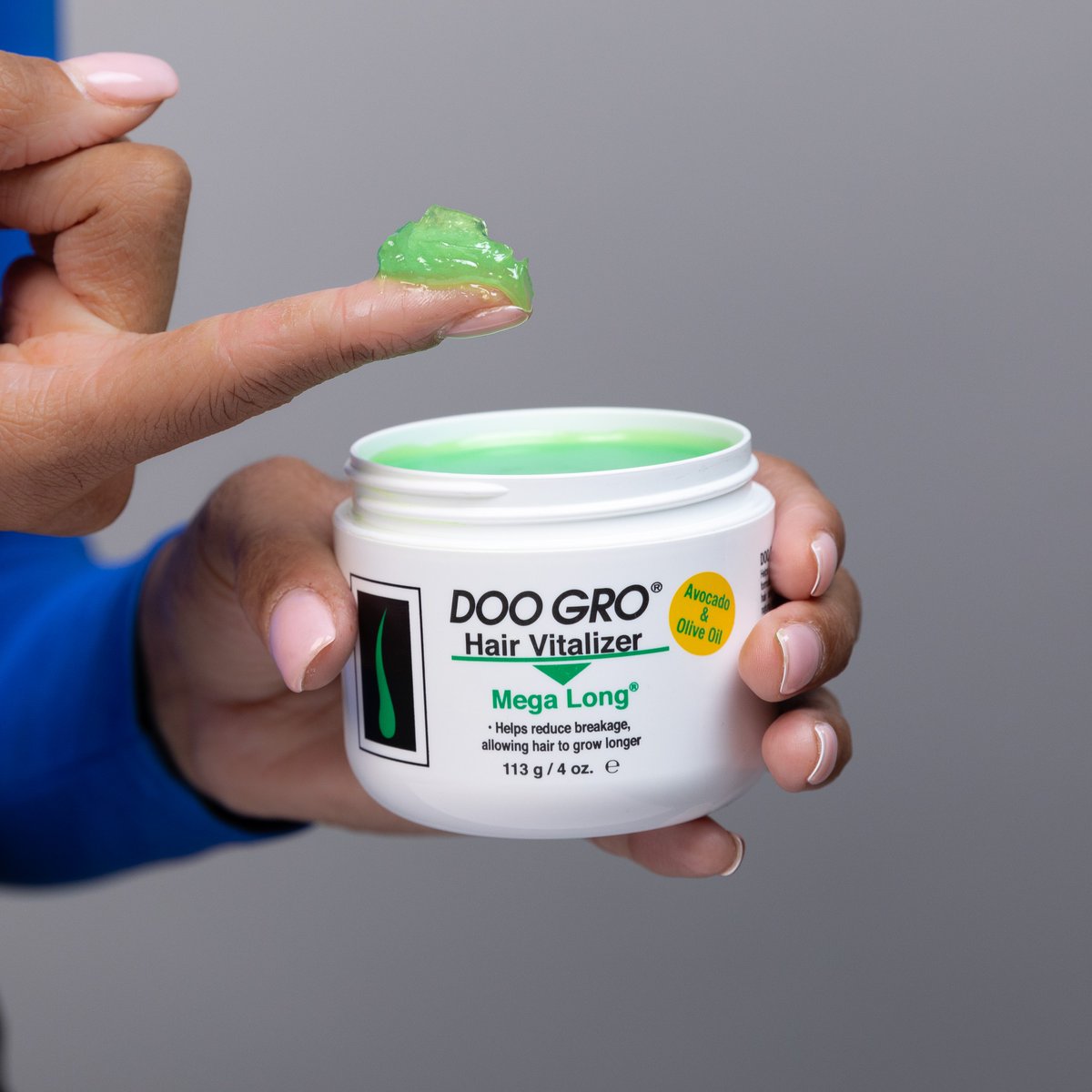 OfficialDooGro's tweet photo. Gently massage Doo Gro Mega Long Hair Vitalizer into hair and scalp and achieve strong, shiny hair! π #DooGro #NaturalHair https://t.co/gNCHHv68Cp