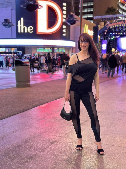 Hello Everyone!! Took a good 24hr break from here! Had fun Sunday night on Fremont! Felt super sexy in<a href="/tag/fun"class="tags"><span>#fun</span></a><a href="/tag/linkinbio"class="tags"><span>#linkinbio</span></a><a href="/tag/lasvegas"class="tags"><span>#lasvegas</span></a><a href="/tag/fremontstreet"class="tags"><span>#fremontstreet</span></a><a href="/tag/new"class="tags"><span>#new</span></a>