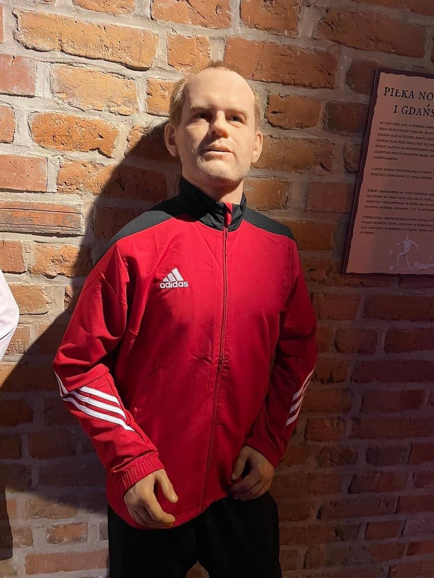 Why does this waxwork of Wayne Rooney look like it’s just been caught meeting a 13 year old child 😭