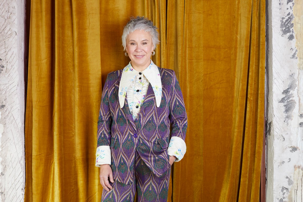 Charleshutchpr1's tweet image. ‘It certainly won’t be boring,’ says Emma Rice as she turns Blue Beard into a wonder tale celebrating women at York Theatre Royal. Full feature here.
charleshutchpress.co.uk/it-certainly-w…
@YorkTheatre @Wise_Children #EmmaRice #BlueBeard #theatre #TheLuckyChance #magic #theatre #fairytale #York