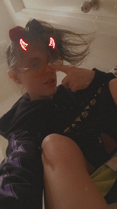 Boutta take a bath. Going to wear these sweet new glasses. And try to scrub callouses off my #Feet /<a href="/tag/feet"class="tags"><span>#feet</span></a><a href="/tag/sole"class="tags"><span>#sole</span></a><a href="/tag/watchlive"class="tags"><span>#watchlive</span></a>