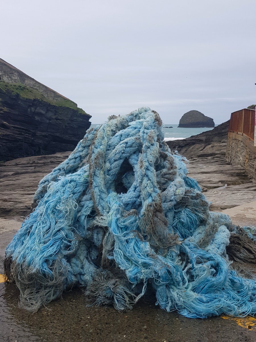 🪢 Today at Trebarwith Beach to collect a huge pile of rope that the incredible volunteers from the Love Trebarwith Beach Clean Group had recovered! Thanks to Lucius too! ♻️ We'll now clean and sort this and see what we can make with it #IAmABeachGuardian #ItStartsWithCommunity