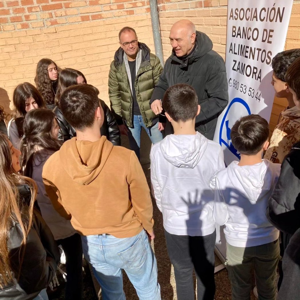 IESMHzamora's tweet image. Muy orgullosos de la generosidad de nuestr@s alumnos de 2° ESO del #programabilingue , que con su esfuerzo en el proyecto #jabonessolidarios han donado 260€ íntegramente a @fesbal_org .
Gracias a la comunidad educativa del @IESMHzamora por hacerlo posible
#pieescuelassaludables