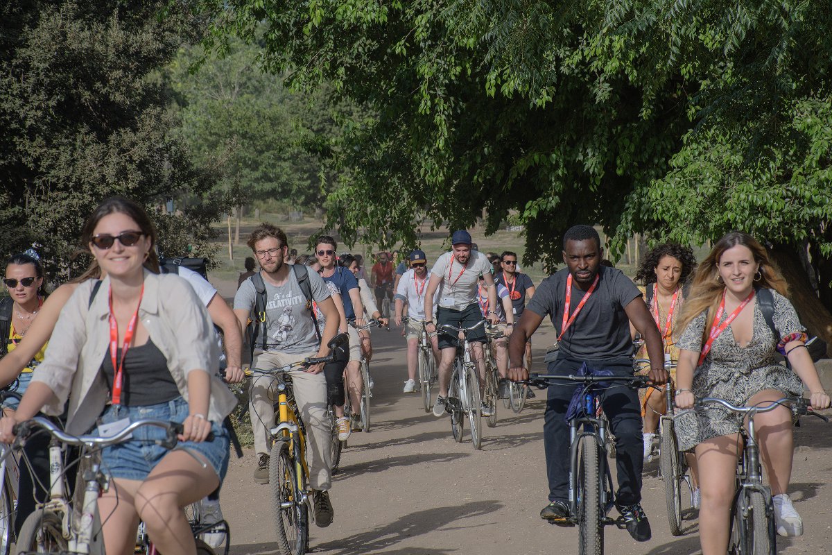 🚴‍♀️ Flashback to the unforgettable moments of the bike tour organized during the last Symposium for Young Chemists! Also this year, an exciting lineup of social events will make your experience at #SYNC2024 even more memorable. 
🔗 sync2024rome.org
