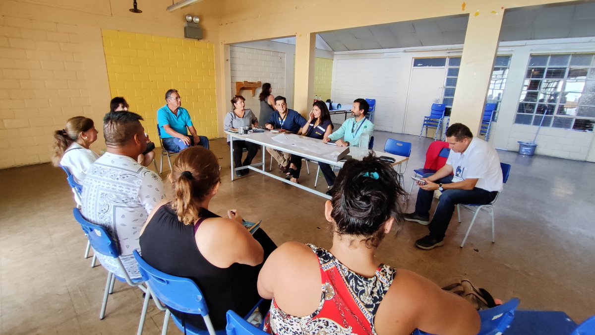 sernapesca's tweet photo. #Arica: con una nutrida agenda de actividades, equipo de la Dirección Nacional y regional se despliegan por el sector costero. Hoy fue el turno de visitar a la Cooperativa Mujeres del mar una sola voz y actividades conexas de Arica, para atender consultas y asistirlas en trámites https://t.co/QPwfqD2DwO