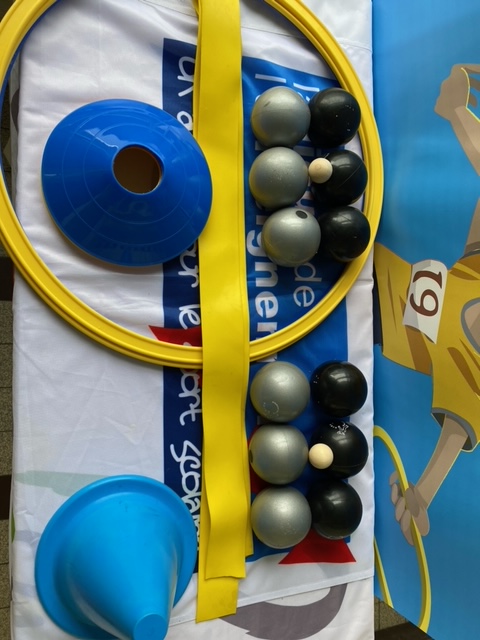 USEP59's tweet photo. Bonsoir à tous ! 
Pour continuer notre présentation des kits de matériel, on parle de la pétanque, sport convivial et joué au☀️. Voici un kit complet pour découvrir cette activité. Si vous êtes intéressés, merci de nous 📞
Bonnes vacances ! 
@Agence_du_Sport @departement59 https://t.co/L1mKK6uzwl