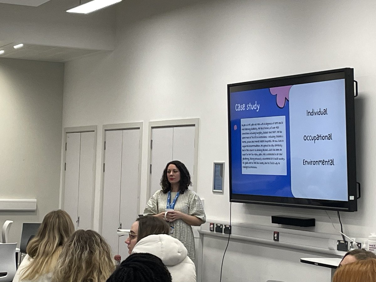 Inspirational graduate of 2014 returns to UON to talk about transferable skills as final year Occupational Therapy students prepare for placement