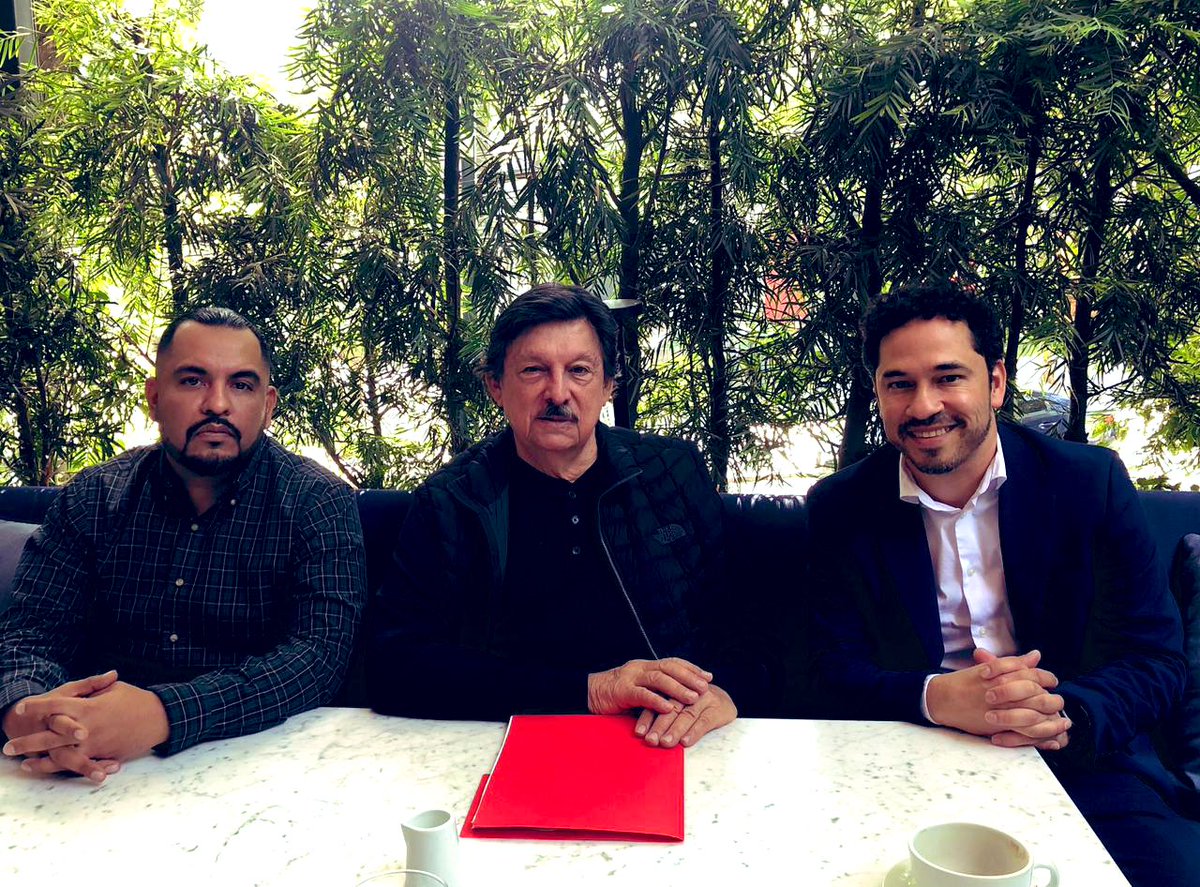 En México explorando ideas de banca y proyectos para ofrecer herramientas de desarrollo para el pueblo obrero. 

Buena charla con el senador Napoleon Gomez Urrutia y Miguel Suarez, director de RUMEC.

Vamos que nos vamos! 

#Globiance #crypto #Bancarización