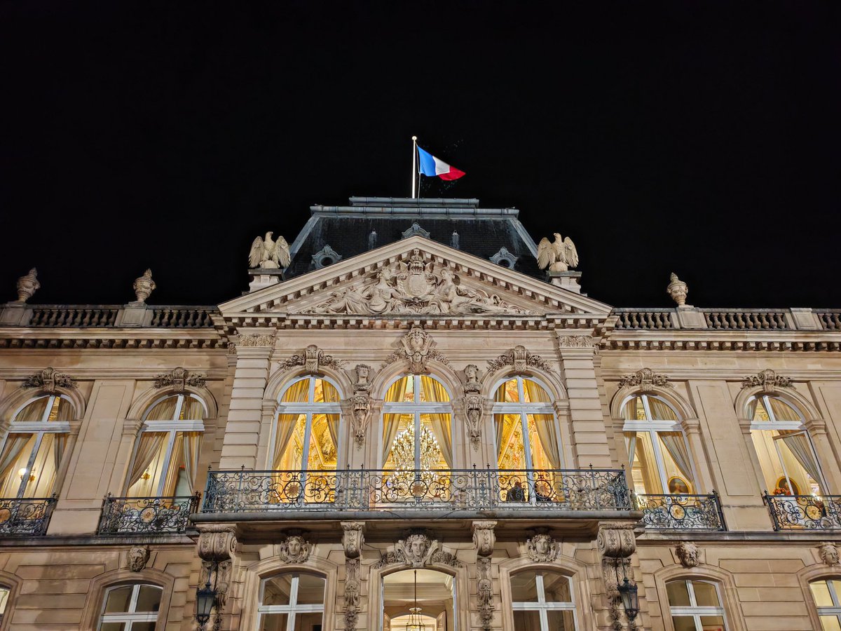 La République 🇫🇷 #shotOnHonor #France #Versailles #PrefectureDesYvelines