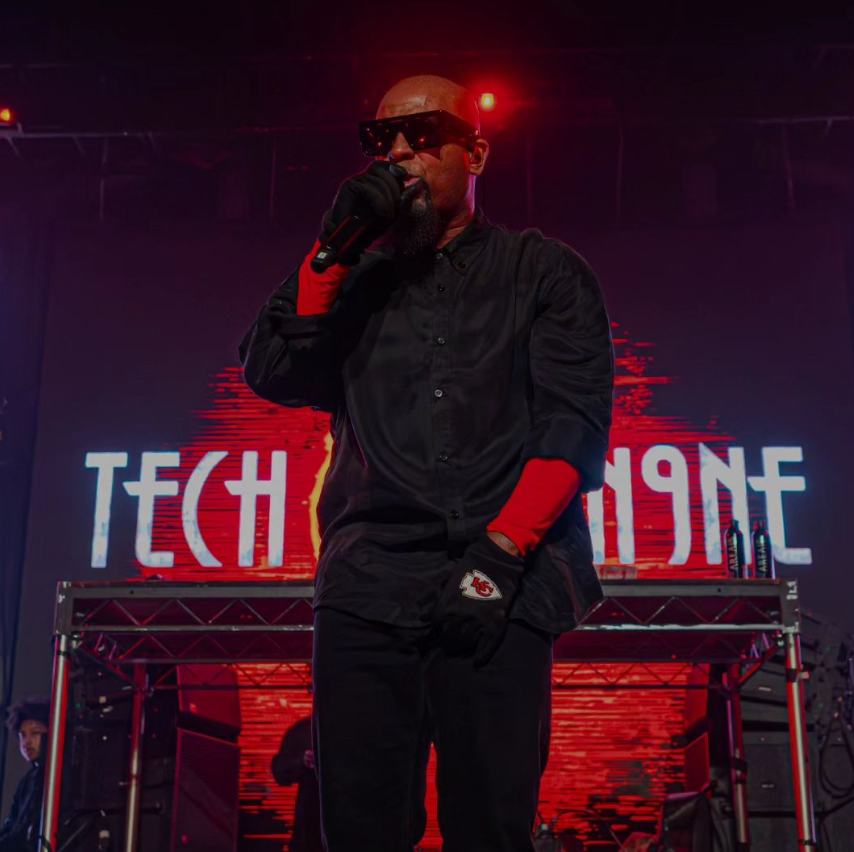 TechN9ne's tweet image. CEILING FAN IN THE WINTER, MICRO DOSE IN THE CINEMA A WINNER FEELING GRAND WHEN I&apos;M IN HER HEALING FANS IN A SPRINTER, I GO BOTH GRIM AND SINISTER. #ROLLCALL #COSM ( CLASS OF STRANGE MUSIC)