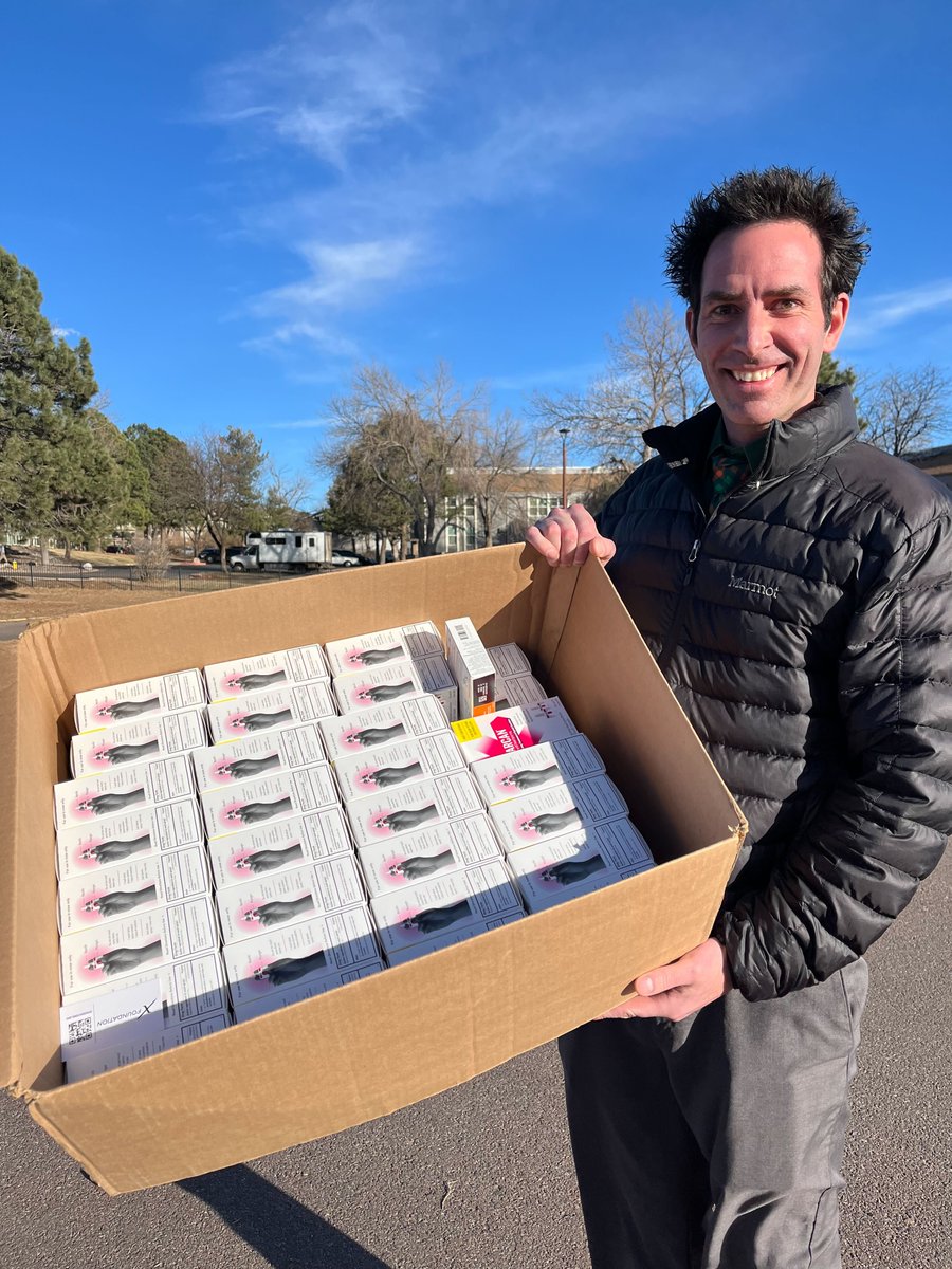 XFoundation12's tweet image. Yesterday, Sabin Middle School&apos;s principal, Mr. Daniel Carragher, picked 60+ boxes of Naloxone and Klaxxado for each classroom 💜✖️

Interested in collaborating with us? Please send us an email (xfoundationmjgx@gmail.com) or visit our website at xfoundationx.org/allies-in-aid-x