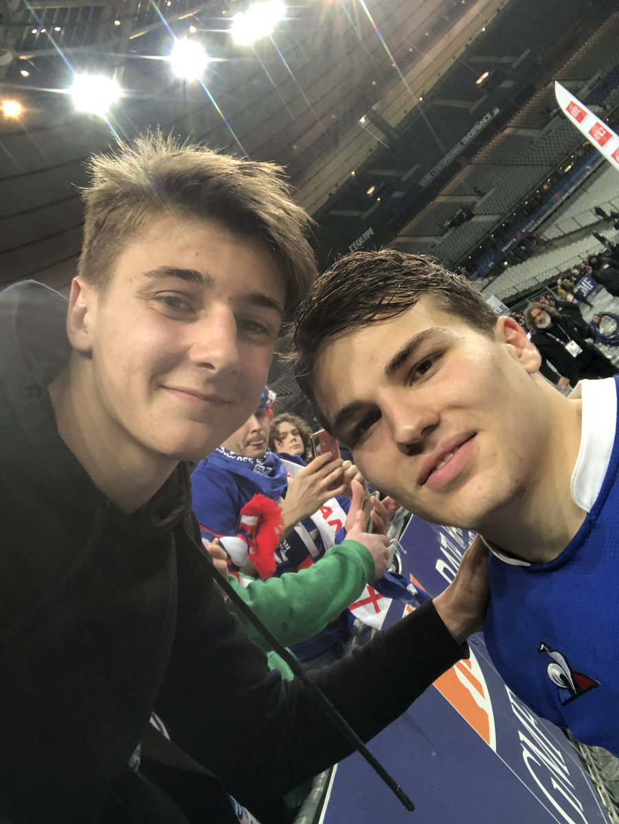 FranceRugby's tweet photo. 🫶🥺 De fan…
à coéquipiers en équipe de France. 💙🇫🇷

Esteban Capilla x @Dupont9A 😘
#France7 #HSBCSVNSVAN https://t.co/5lhCrSA6wf