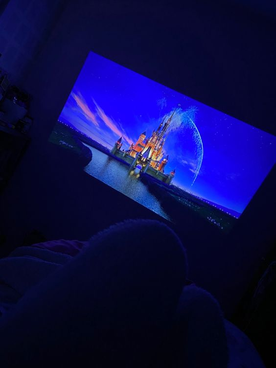 cita perfecta: casa + mantita + disney peli