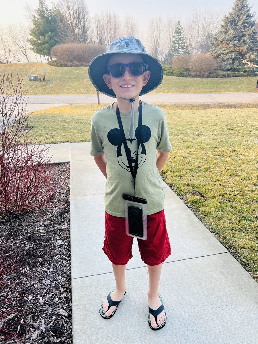 SamGoggin10's tweet photo. Tourist day! ☀️ 🌴 📸 #wcsflight https://t.co/bvu2lngQnC