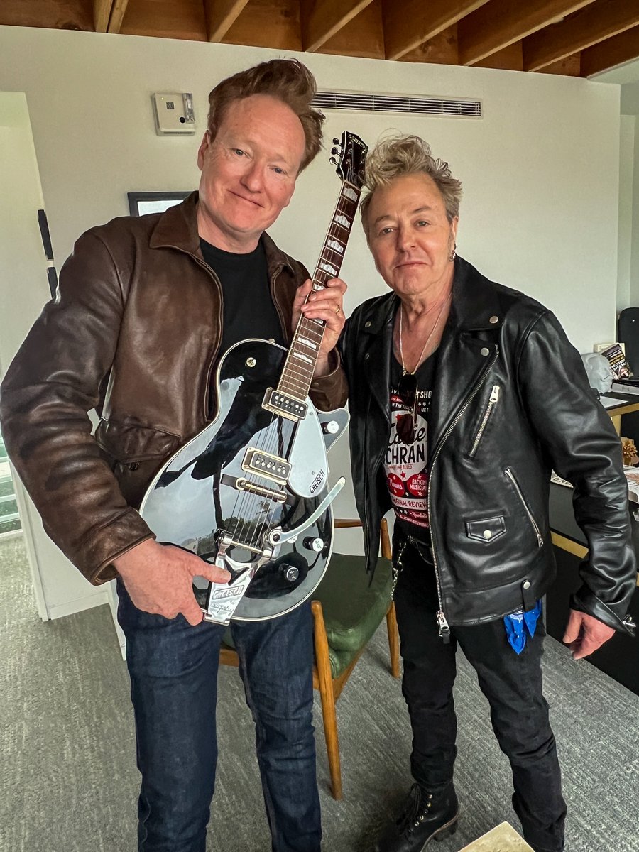 Thanks to Conan @teamcoco for this amazing gift, a George Harrison Signature Duo Jet!  Had a great time chatting rockabilly and guitars with my old pal. Podcast coming soon! 🎸🤩 . . #conan #teamcoco #gretsch