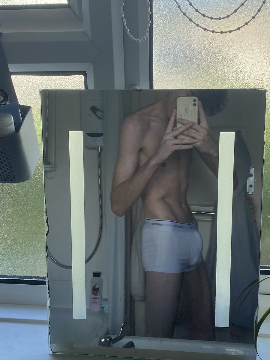 Comment “hi” if you wanna see that boxer on the floor