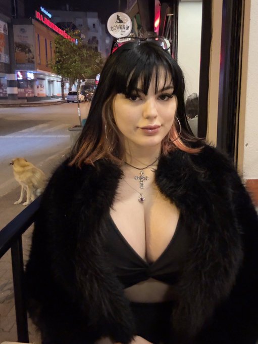 G&ouml;zl&uuml;kl&uuml; / g&ouml;zl&uuml;ks&uuml;z https://t.co/ZlprDDJJP5