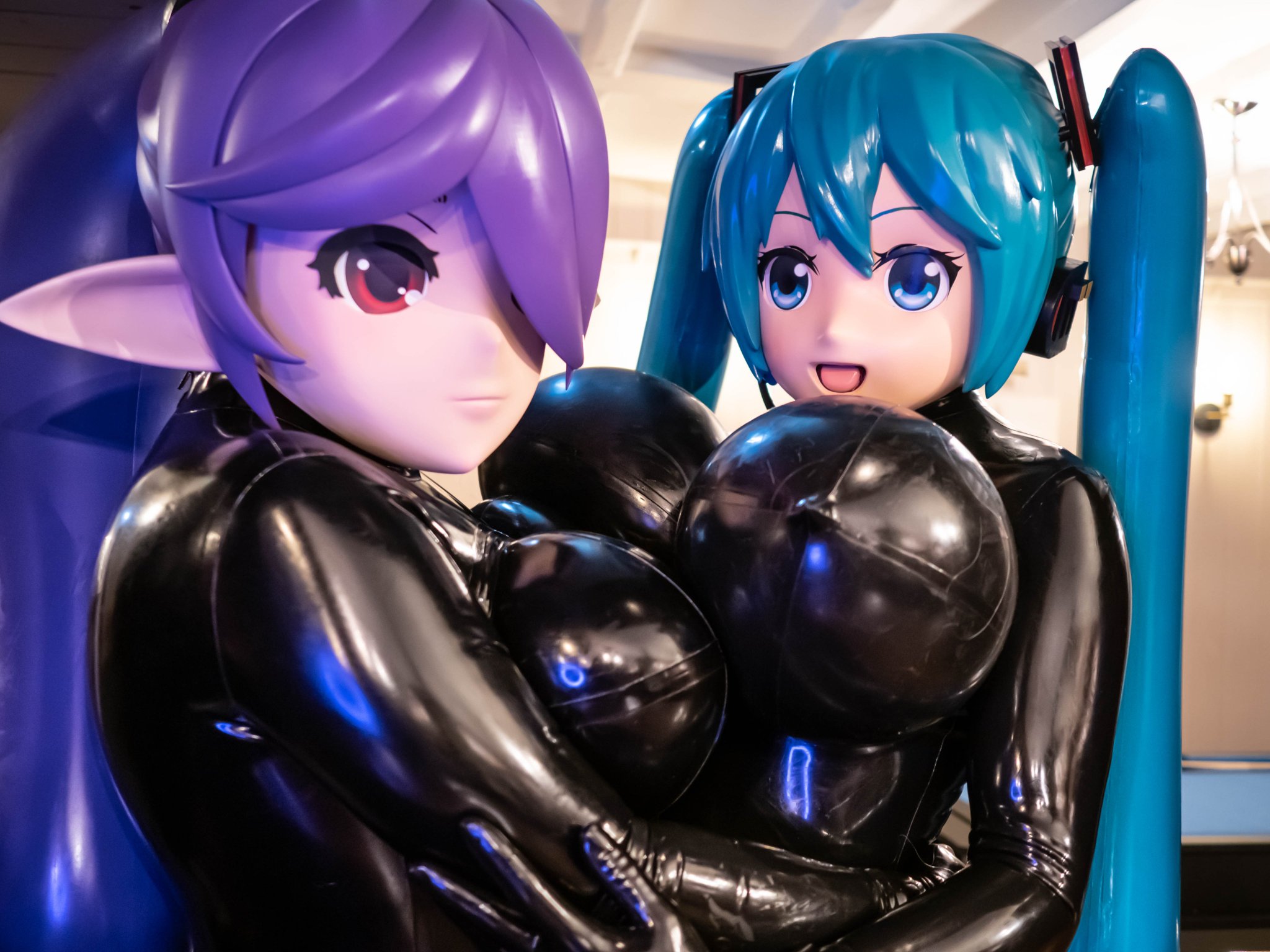 2 pic. Can you imagine the sound of our inflatable rubber bodies pressed together like this? 🫦 With @kigluka 📸: @mira_kig #latex #inflatable #catsuits https://t.co/LAKLI2mbb8
