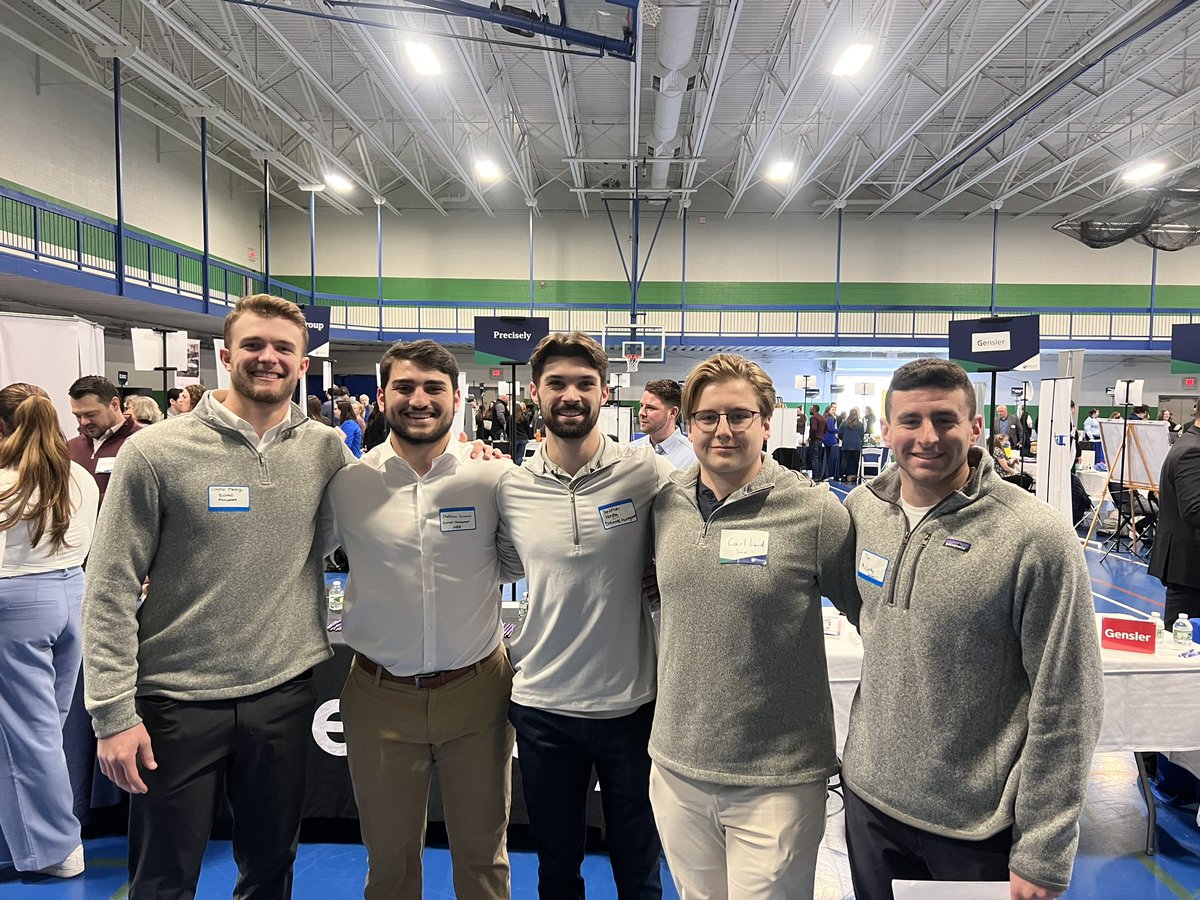 EndicottFB's tweet photo. When your school has been ranked as a Top 10 school in the NATION for internships… companies show up‼️

#CareerFair #InternshipFair #BeachBall🏈🐦🏖️ #ScholarGulls https://t.co/rxcpNHxXJT