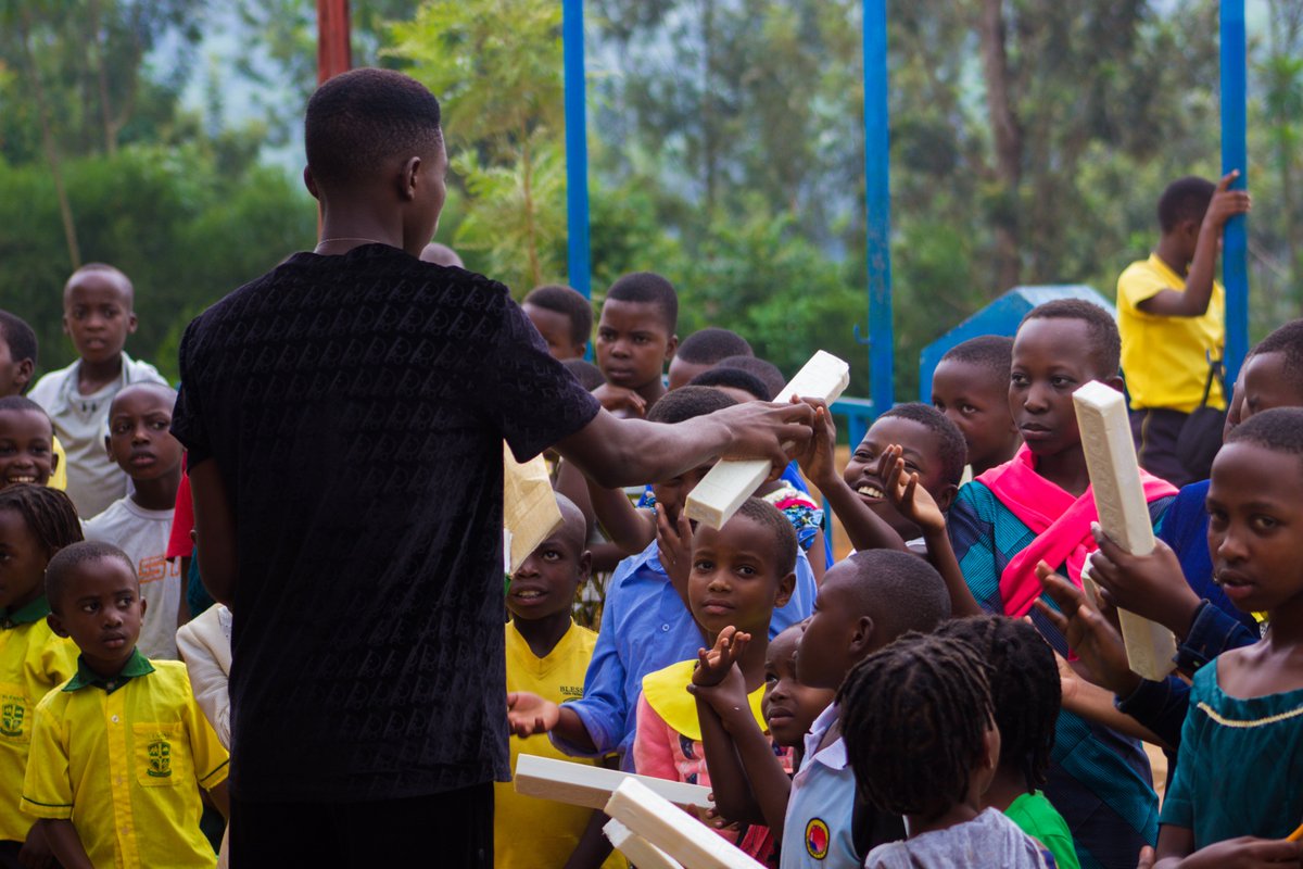 ChildCareInt's tweet image. From Bibles to water filters, a pair of chickens to bicycles, there are many gifts you can give to help improve the lives of children worldwide. Visit childcareinternational.ca/gift-catalogue… to send a gift today