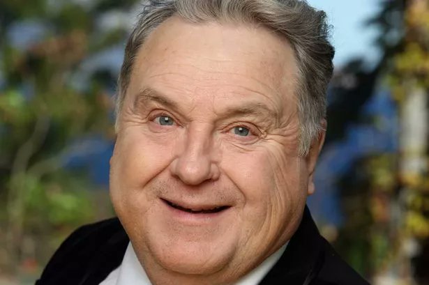 ashfordtownmx's tweet photo. Huge thanks to our matchball sponsor tonight - @TheRussellGrant Lord of Ashford in Middlesex.
Another of our all Middlesex clashes tonight vs Northwood.
Thank you Russell π§‘
#ASHNOR #atfc https://t.co/Ma3Bmk1IQV
