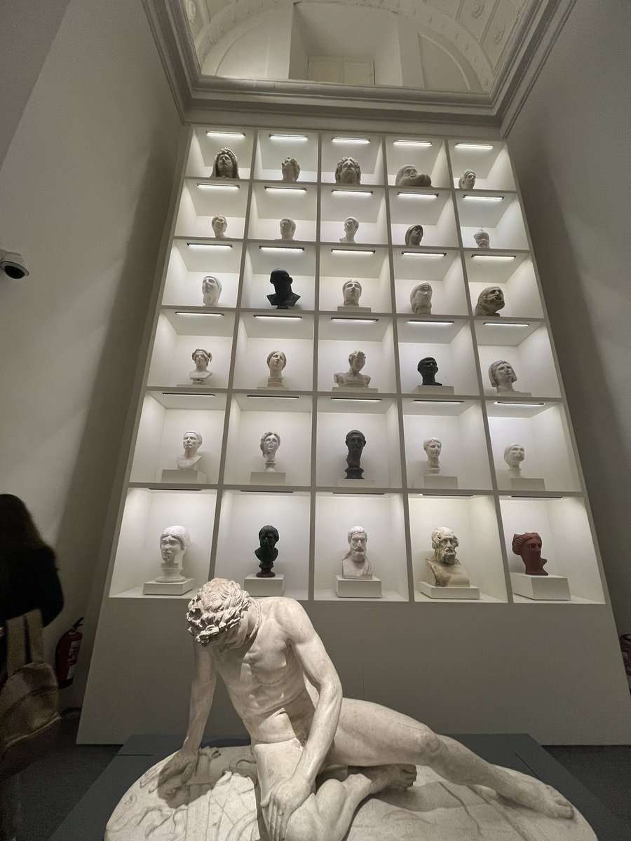 peral_davinia's tweet photo. La Casa del Sol, un museo poco conocido, pero muy rico para el alumnado de Educación Primaria, pues podremos ser capaces de transportarlos a lugares lejanos como la Antigua Grecia o Roma, e incluso Egipto con su colección de gran calidad y exactitud. #EUMZA #DCCSS https://t.co/q7qcoxBUT0