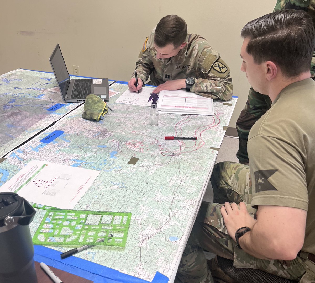For a newly assembled squadron staff, the initial mission analysis stage is crucial, laying the groundwork for effective collaboration and mission success. Keys to success: 1. Speak the common language - Doctrine 📚. 2. Create a common operating picture - Analog Map 🗺️