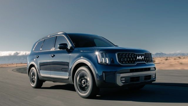 MarioCastilloMX's tweet image. La marca coreana @KiaMexico presentó su nueva alineación de productos:

1) Sorento 2024 se renueva y mantiene sus tres filas de asientos. Disponible el 14 de marzo de 2024, pero antes se darán a conocer detalles de su equipamiento, versiones y precios. Por lo pronto, presenta un…