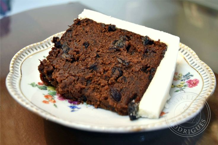 _pedrofernandes's tweet image. muito se fala sobre o bolo de rolo, mas a verdadeira joia da doçaria pernambucana é o bolo de noiva. procurem saber