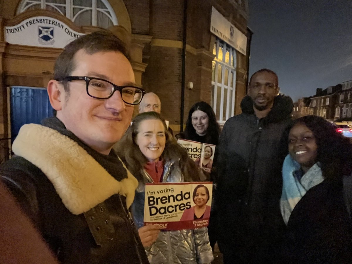 Great @lewishamlabour team out this evening with me and @Cllr_S_Clarke leafleting #GrovePark for our fantastic Mayoral candidate @Brenda_Dacres - make sure to vote Labour on 7 March 🌹