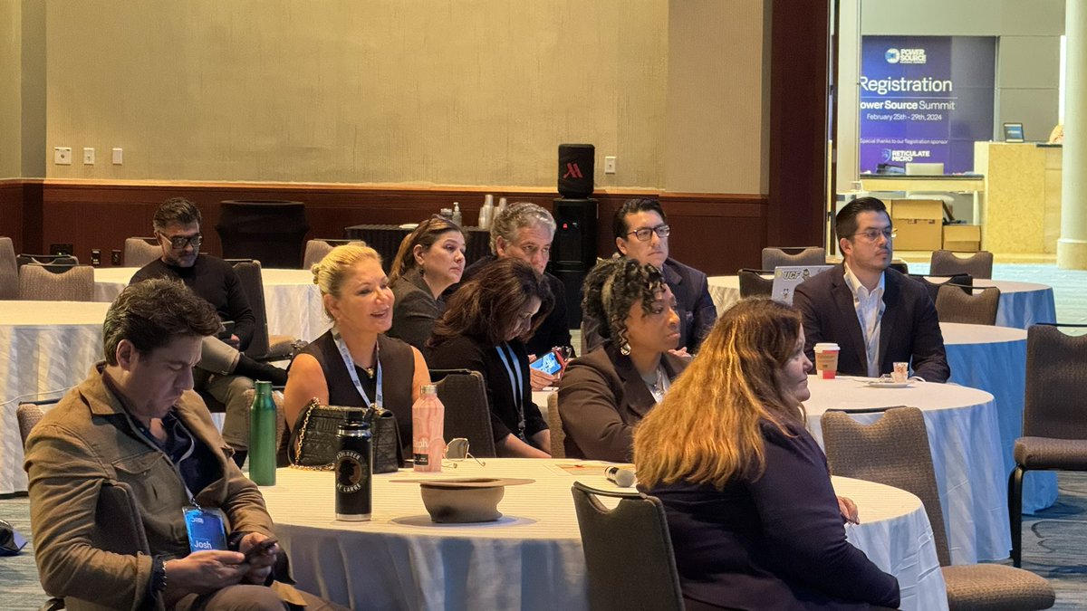 ConsulMexOrl's tweet image. Por tercer día consecutivo, acudimos al #PowerSourceGlobalSummit en compañía de empresarios mexicanos del sector como @LozanoWoolrich
Hoy, miembros de @NASA_es , @Xprize , @LeidosInc , entre otros, tocaron temas de calentamiento global y tecnologías de punta para combatirlo; 🧵