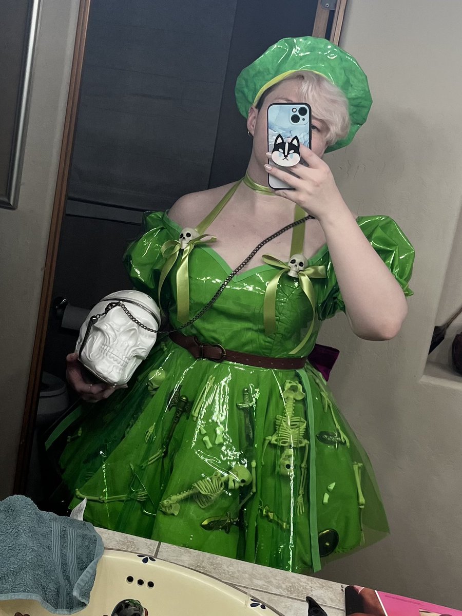 Gelatinous cube! All ready for @emeraldcitycon and @PlanetComicon I’ll be wearing her Friday or Saturday of each event :> Also, to give credit where it is due. This particular take on a cube came from @itsginnydi 💚 #dnd #dndmonster #gelatinouscube