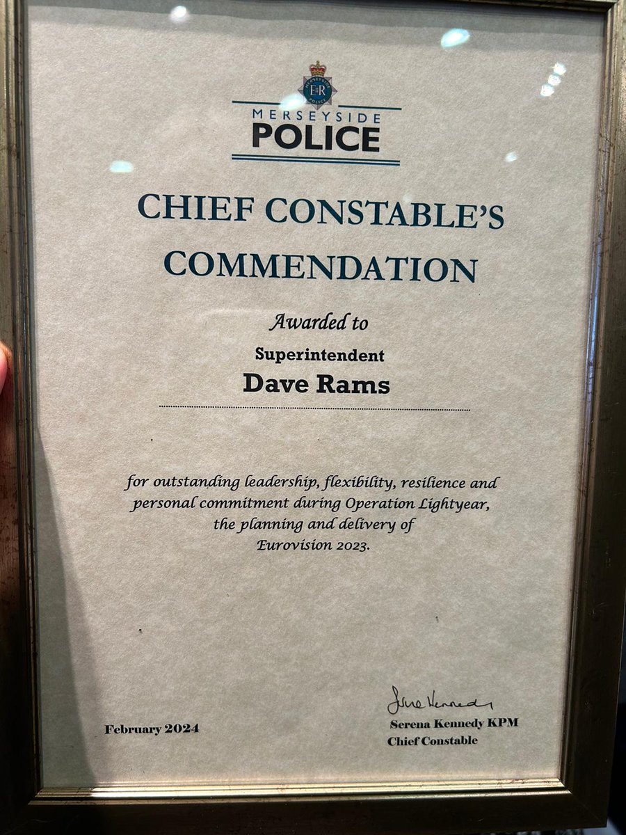 A fantastic evening and a huge thank you to @merpolchiefcon for presenting me with this commendation. Lovely to see you again. 👍 I have accepted this commendation on behalf of all of those in @btp who assisted me in planning for one of the largest operations in Liverpool.