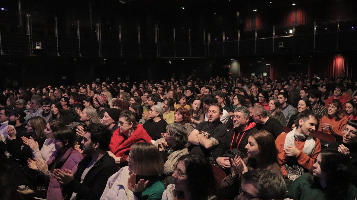 Javier Gallego Crudo (@carnecrudaradio) on Twitter photo ¿Sabías que en la UE tenemos derecho a reparar nuestros móviles?
Junto a todas estas personas maravillosas que han venido a vernos lo estamos aprendiendo en un programa en directo con <a href="/setemcat/">SETEM Catalunya</a> y <a href="/SomConnexio/">Som Connexió</a> ¿Sabías que en la UE tenemos derecho a reparar nuestros móviles?
Junto a todas estas personas maravillosas que han venido a vernos lo estamos aprendiendo en un programa en directo con <a href="/setemcat/">SETEM Catalunya</a> y <a href="/SomConnexio/">Som Connexió</a>