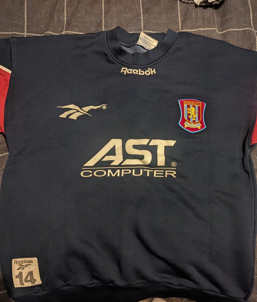 Selling this #AVFC beauty over on Vinted. Willing to listen to offers! 

There's also another Villa training piece up on my profile too.

vinted.co.uk/items/41568783…