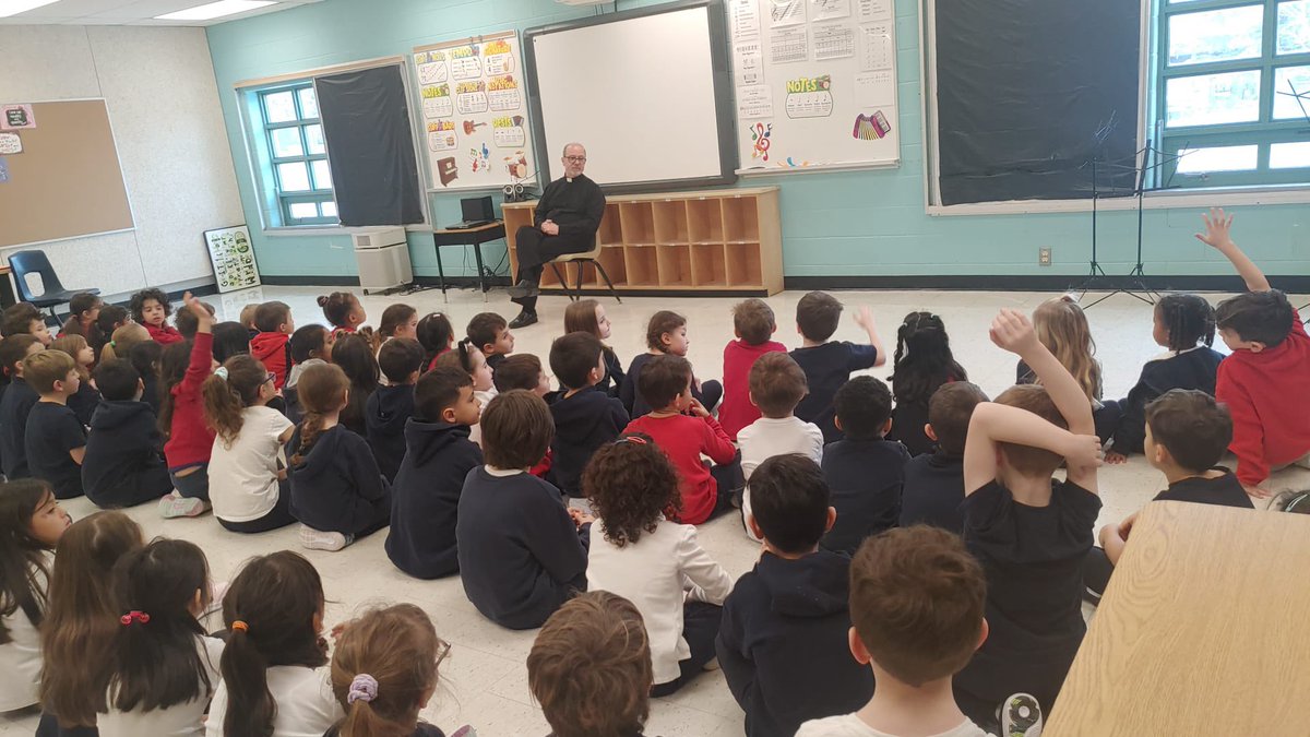 Our FDKs & Gr. 1s are feeling blessed to have Father Ignacio answer our great questions! 'Why did Jesus die? Why did the angel choose Mary? Why did He come back alive? Where did His name come from? Who made God? When were His first steps?' #curiouskids #lent @YCDSB @laurasawicky