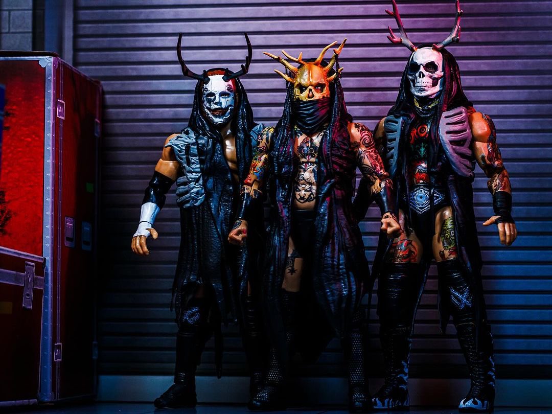 The House always wins. House Of Black featuring Buddy Matthews, Malakai Black & Brody King @AEW @Jazwares Unmatched Figures Shop #HouseOfBlack at Ringsid.ec/HouseOfBlack 📷 figuredouttoyphotography #RingsideCollectibles #WrestlingFigures #AEW #Jazwares #HouseOfBlack