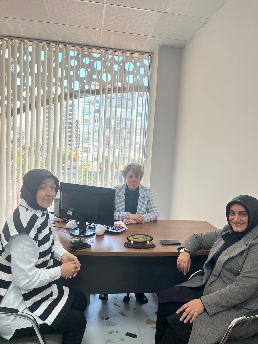 ak_kadinmalatya's tweet photo. İl Kadın Kolları Bşk. Sn. Esin Tanrıverdi ve Teşkilatımızla birlikte Yeşilyurt Belediyesi Kadın ve Aile Hizmetleri Müdürlüğü’nden Sayın Semra Özcanı ziyaret ettiler.Misafirperverlikleri ve hoş sohbetlerinden dolayı kendilerine teşekkür ediyoruz.
#SivilToplumİleElEle https://t.co/JFNkj3BWFx